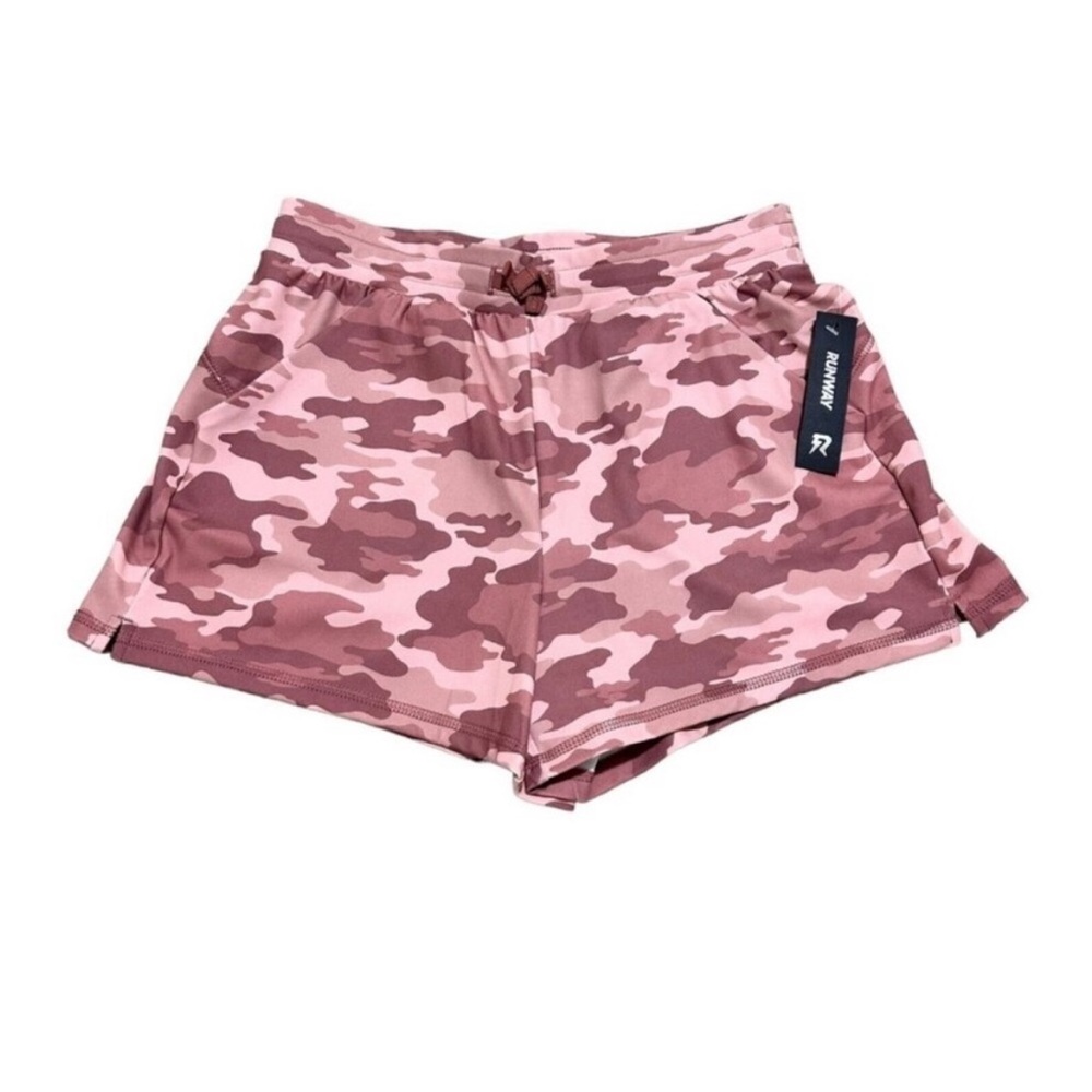 NWT, Runway, girl, onward & upward quick dry moisture wicking camo shorts